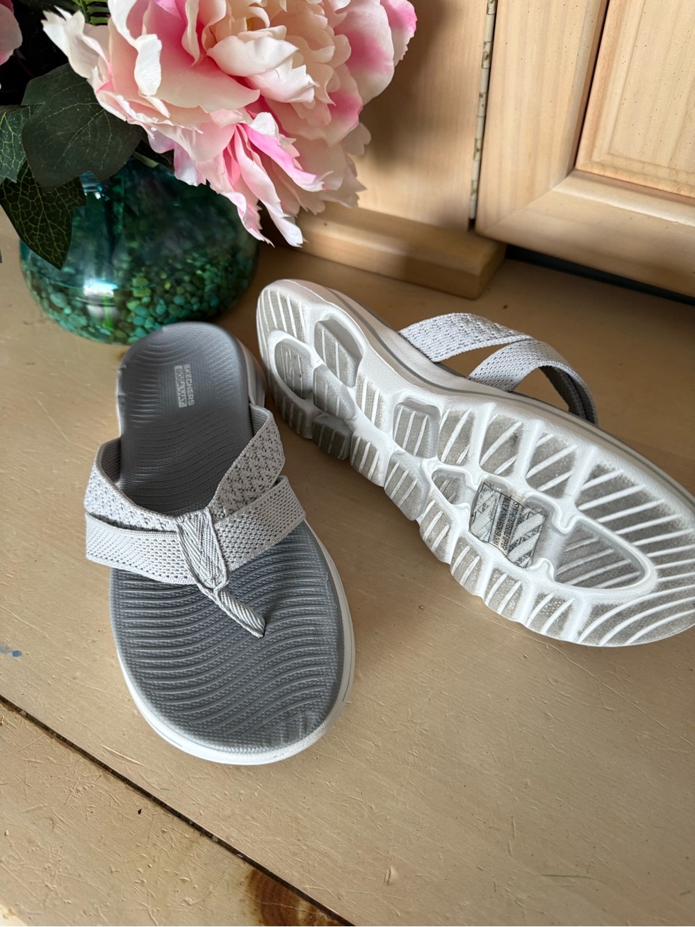 Skechers Women's Light Gray Breathable Thong Sandals